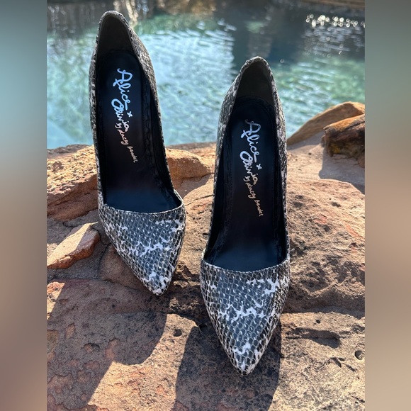 Alice + Olivia Monochrome Patterned Heels - Picture 9 of 10